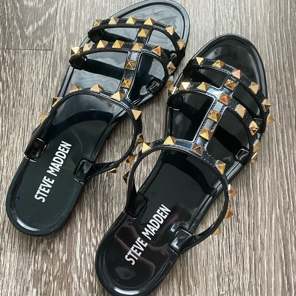 steve madden steer flat jelly sandals size 5